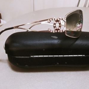 CHANEL Accessories - Women's Chanel Sunglasses CHANEL Accessories - Women's Chanel Sunglasses